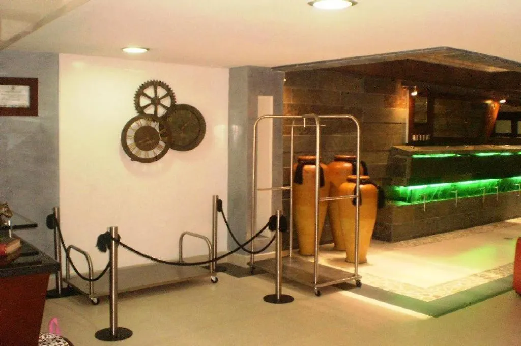 Hotel Alameda De La 10 メデジン