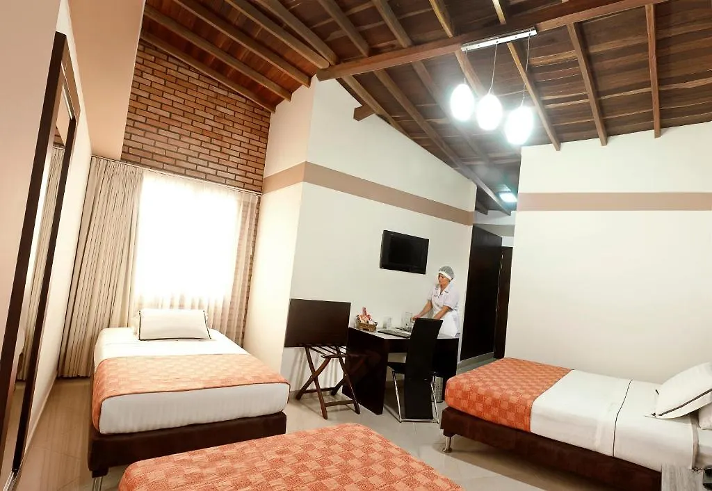 Hotel Alameda De La 10 メデジン