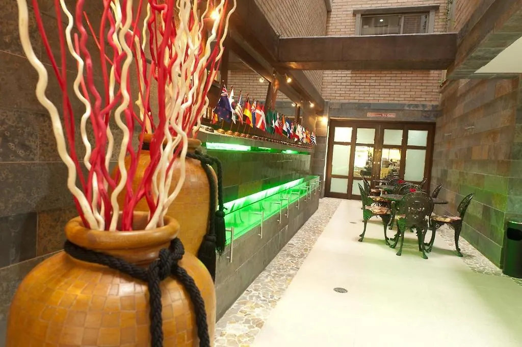 Hotel Alameda De La 10 メデジン