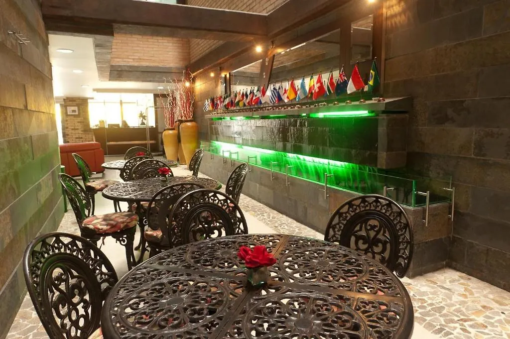 Hotel Alameda De La 10 メデジン