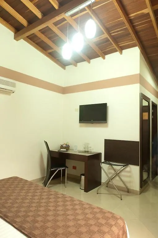 Hotel Alameda De La 10 メデジン