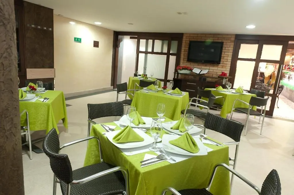 Hotel Alameda De La 10 メデジン