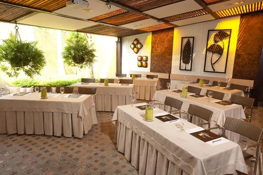 Hotel Alameda De La 10 メデジン